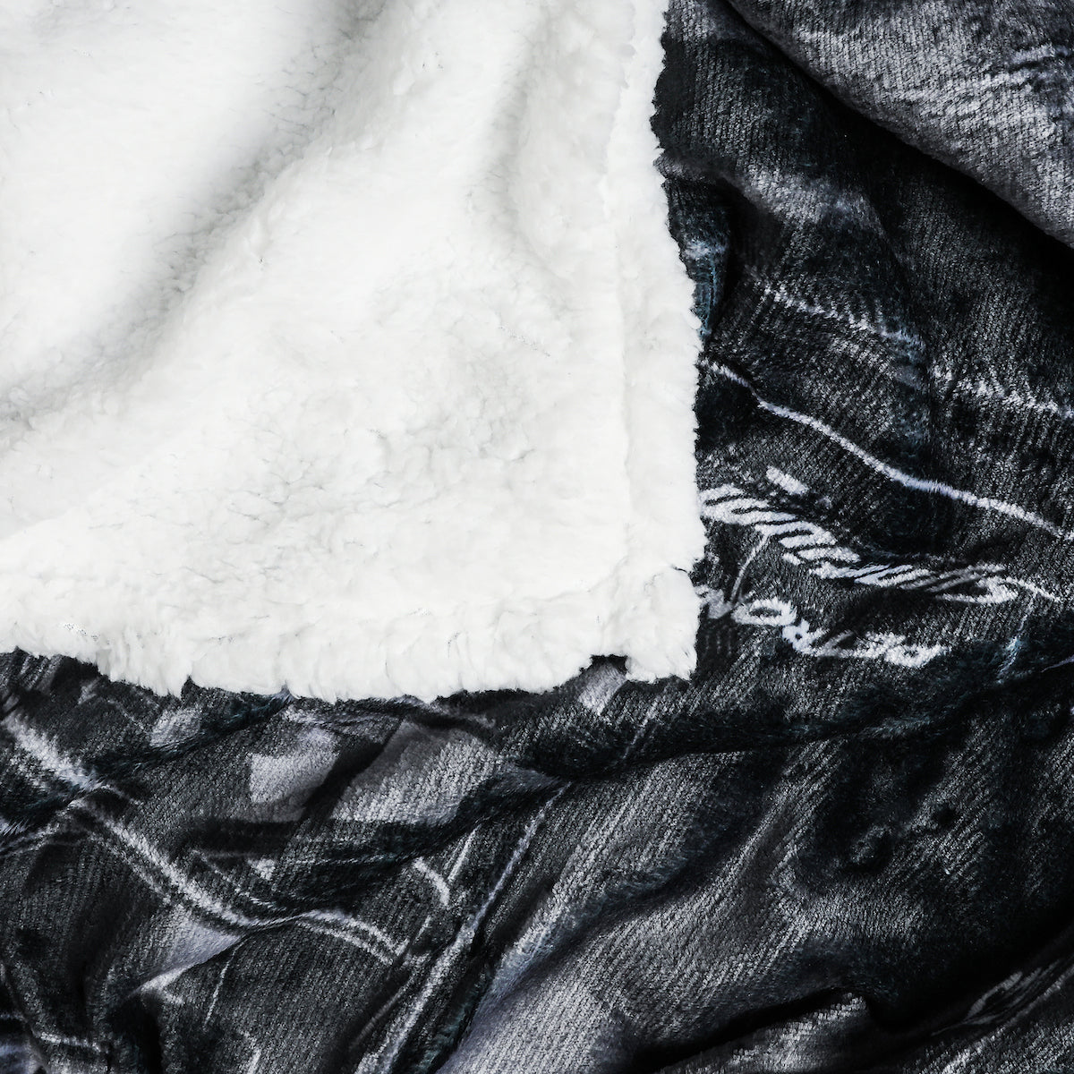 F1 Mercedes AMG Petronas Official Fleece Blanket | Super Soft Warm Throw with Sherpa Reverse, Formula One Design | Perfect For Home, Bedroom, Sleepovers & Camping | Size 47 x 59”