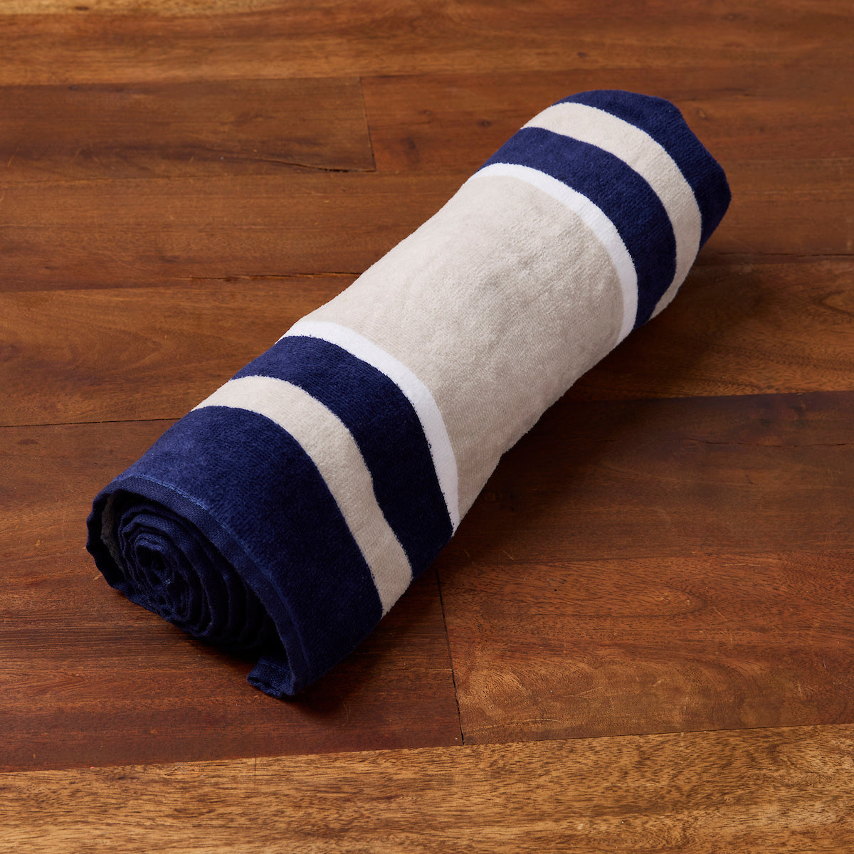 Official Tottenham Hotspur FC Towel | Super Soft Feel Soccer Club Design | Perfect For Home Bath Beach & Swimming Pool | One Size 30 x 59” | 100% Cotton