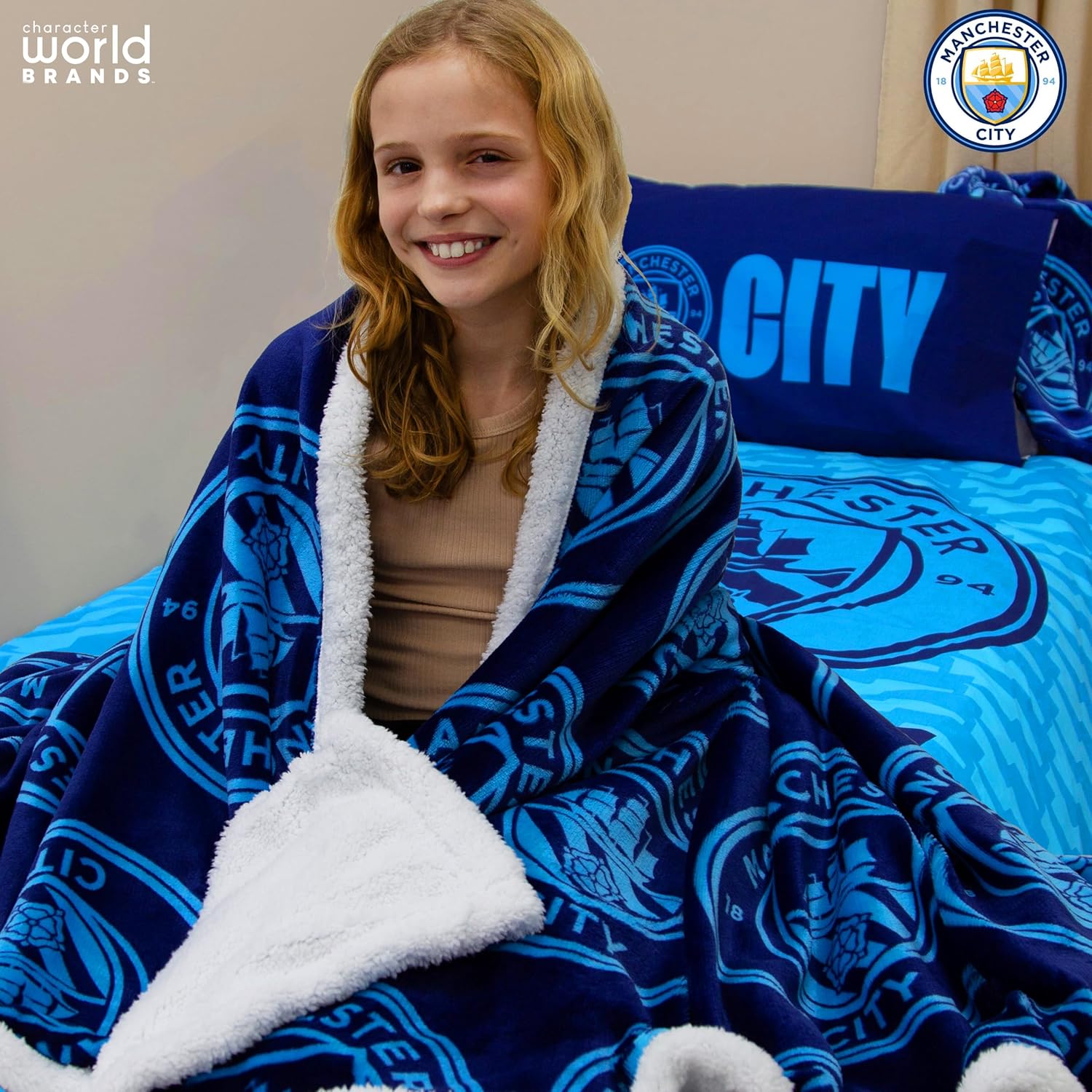 Manchester City FC Character World Official Soccer Crest Design Throw Blanket (60 x 70 Inches)