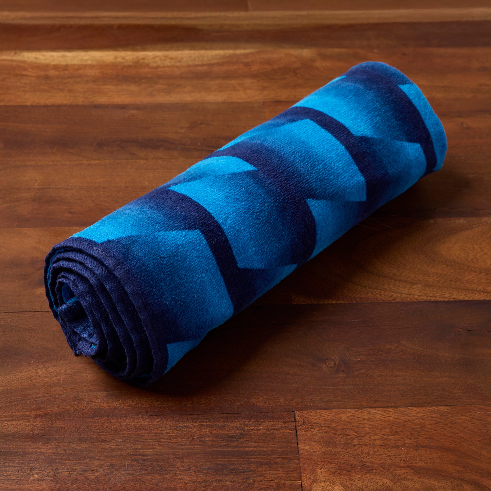 Official Chelsea FC Towel | Super Soft Feel Geometric Soccer Club Design | Perfect For Home Bath Beach & Swimming Pool | One Size 30 x 59” | 100% Cotton