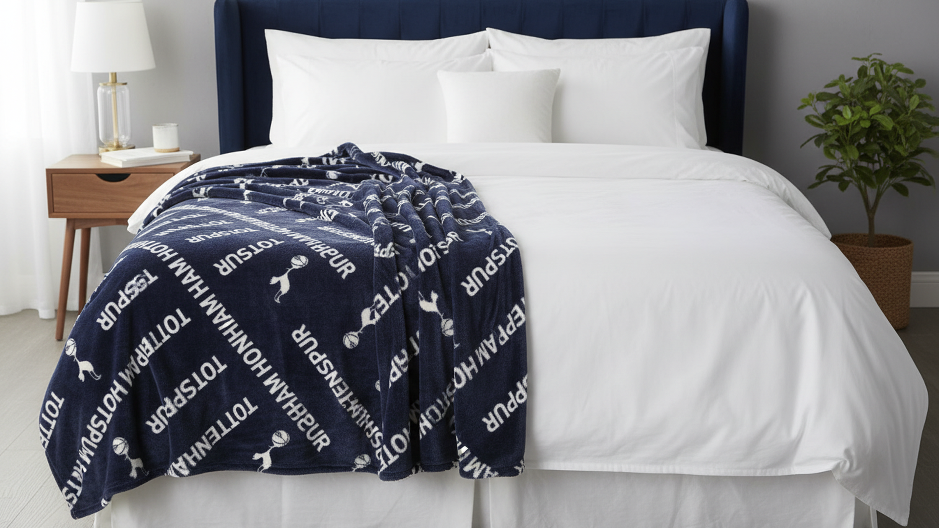 Official Tottenham Hotspur FC Fleece Throw Blanket | Super Soft Soccer Design | Warm Super Soft Feel Blue Throw | Perfect for Home Bedroom Sleepovers & Camping